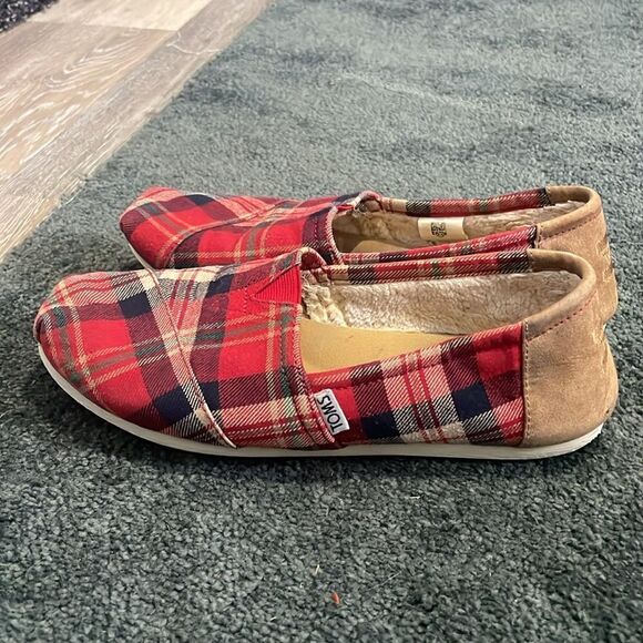 Tom’s Slip on Shoes - Picture 6 of 9